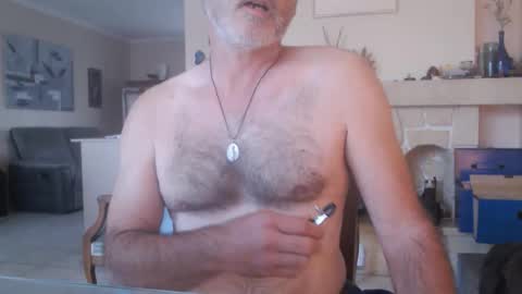 Snapshot of aalex1717 chatting on September 18, 5:53 am Aalex1717 online show from September 18, 5:53 am