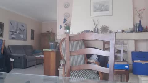 Snapshot of aalex1717 chatting on October 27, 9:57 am Aalex1717 online show from October 27, 9:57 am