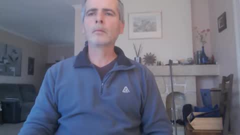 Snapshot of aalex1717 chatting on December 2, 8:41 am Aalex1717 online show from December 2, 8:41 am