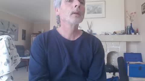 Snapshot of aalex1717 chatting on April 14, 3:29 pm Aalex1717 online show from April 14, 3:29 pm
