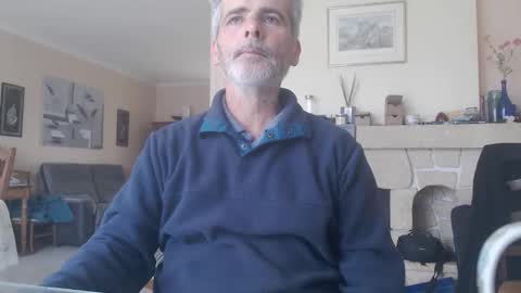 Snapshot of aalex1717 chatting on May 13, 8:23 am Aalex1717 online show from May 13, 8:23 am