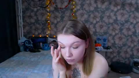 Snapshot of aalicebubble chatting on October 21, 11:33 am Alice online show from October 21, 11:33 am