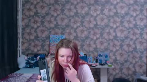 Snapshot of aalicebubble chatting on June 14, 7:38 pm Alice online show from June 14, 7:38 pm