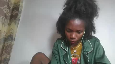 Snapshot of aangevelo chatting on November 7, 4:23 am aangevelo online show from November 7, 4:23 am