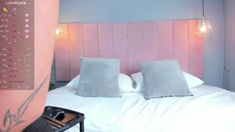 Snapshot of aarialove chatting on September 25, 10:46 pm A R I A L  online show from September 25, 10:46 pm