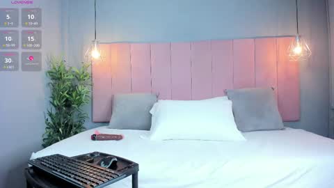 Snapshot of aarialove chatting on October 30, 10:32 pm A R I A L online show from October 30, 10:32 pm