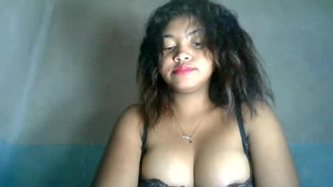 aariciah online show from July 27, 10:22 am