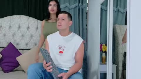 Snapshot of aaron_and_samanta chatting on December 12, 10:56 am Aaron Samanta online show from December 12, 10:56 am