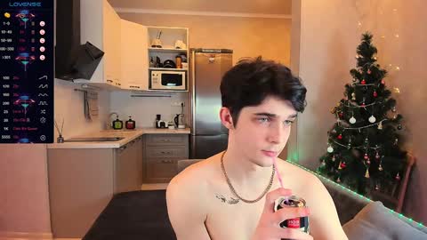 Snapshot of aaron_bang chatting on January 24, 11:34 pm Aaron Bang online show from January 24, 11:34 pm