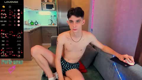 Snapshot of aaron_bang chatting on December 14, 8:24 pm Aaron Bang online show from December 14, 8:24 pm