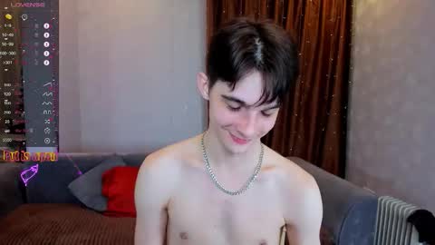 Snapshot of aaron_bang chatting on February 13, 4:25 pm Aaron Bang online show from February 13, 4:25 pm