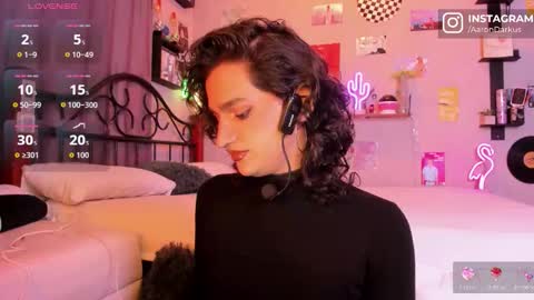 Snapshot of aaron_darkus chatting on March 11, 7:36 am Aaron online show from March 11, 7:36 am