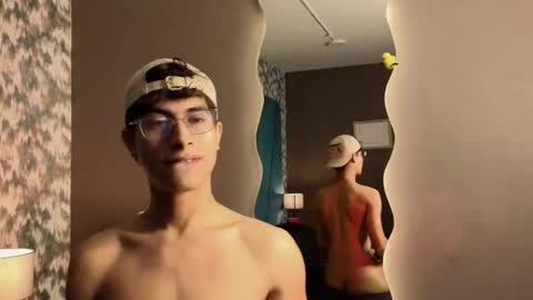 Aaron Ezequiel online show from November 6, 12:11 am