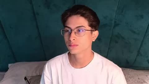 Snapshot of aaron_eze chatting on April 26, 12:36 pm Aaron Ezequiel online show from April 26, 12:36 pm