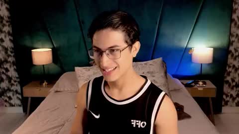 Snapshot of aaron_eze chatting on May 29, 12:58 pm Aaron Ezequiel online show from May 29, 12:58 pm