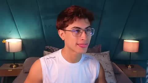 Snapshot of aaron_eze chatting on July 2, 1:39 pm Aaron Ezequiel online show from July 2, 1:39 pm