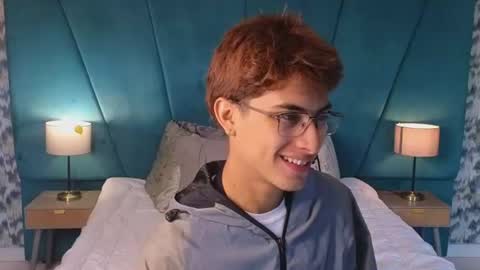 Snapshot of aaron_eze chatting on July 13, 1:58 pm Aaron Ezequiel online show from July 13, 1:58 pm