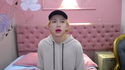 Snapshot of aaron_fordd chatting on November 24, 11:32 am Aaron fordd online show from November 24, 11:32 am