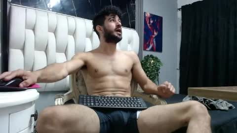 aaron_jones_1 online show from April 21, 8:55 pm