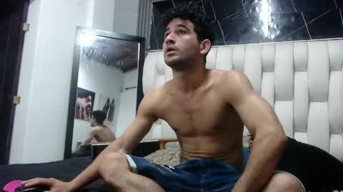aaron_jones_1 online show from May 1, 5:45 am