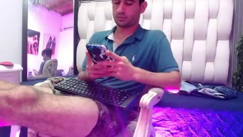 aaron_jones_1 online show from May 1, 7:51 pm