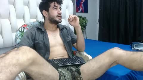 aaron_jones_1 online show from May 9, 3:45 am