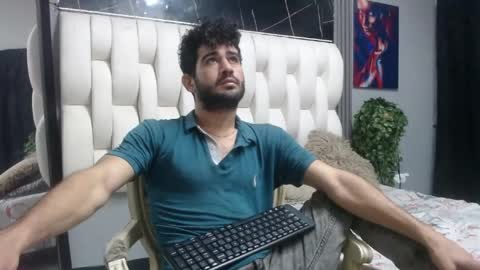aaron_jones_1 online show from May 15, 6:31 am