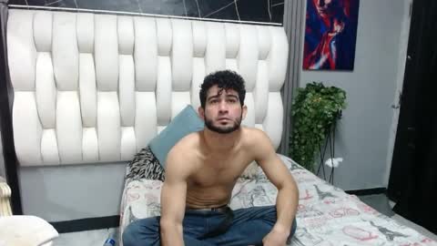 aaron_jones_1 online show from May 20, 3:02 am