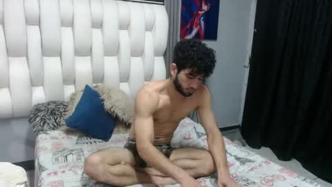 aaron_jones_1 online show from May 23, 4:50 am