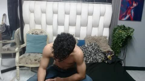 aaron_jones_1 online show from May 25, 3:45 am
