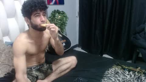 aaron_jones_1 online show from May 28, 6:32 am