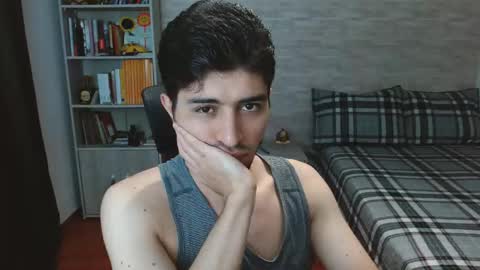 Snapshot of aaron_paul_ chatting on September 28, 6:57 pm Aaron online show from September 28, 6:57 pm