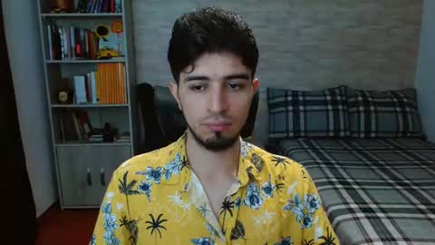 Snapshot of aaron_paul_ chatting on October 21, 7:25 pm Aaron online show from October 21, 7:25 pm