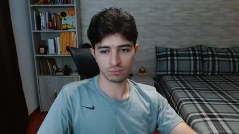 Snapshot of aaron_paul_ chatting on November 3, 7:48 pm Aaron online show from November 3, 7:48 pm