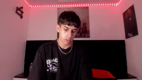 Aron online show from November 26, 6:42 pm