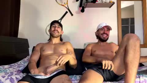 Snapshot of aaron_wheel chatting on June 19, 11:52 pm aaron_wheel online show from June 19, 11:52 pm