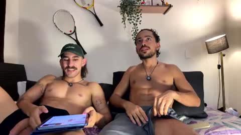 Snapshot of aaron_wheel chatting on July 10, 7:49 pm aaron_wheel online show from July 10, 7:49 pm