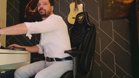 Aaron online show from February 10, 3:57 am