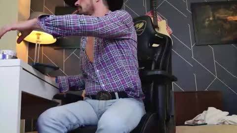 Aaron online show from December 13, 7:53 pm