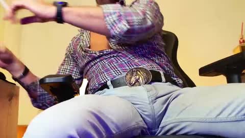 Aaron online show from April 25, 3:09 am
