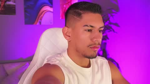 AARON  online show from January 27, 10:06 am