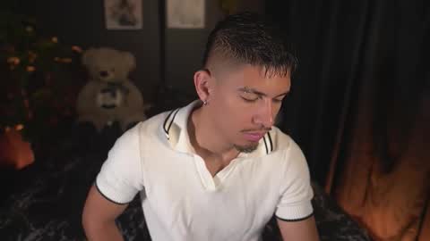 AARON  online show from March 10, 10:20 am