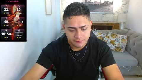 Snapshot of aaronn_12 chatting on September 10, 12:05 pm Aaron online show from September 10, 12:05 pm