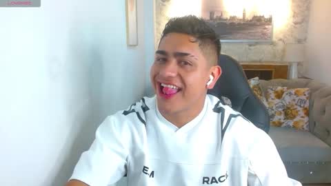Snapshot of aaronn_12 chatting on September 12, 12:05 pm Aaron online show from September 12, 12:05 pm