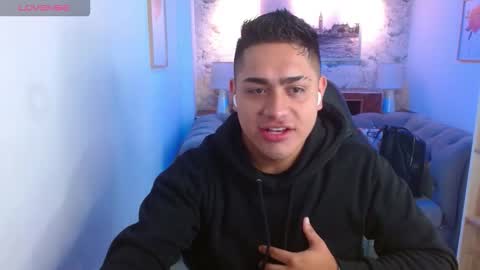 Snapshot of aaronn_12 chatting on September 22, 12:07 pm Aaron online show from September 22, 12:07 pm