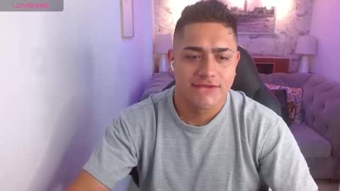 Snapshot of aaronn_12 chatting on September 23, 12:08 pm Aaron online show from September 23, 12:08 pm