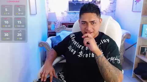 Aaron online show from December 4, 11:41 am