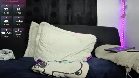 Snapshot of aaronsmith2_ chatting on March 1, 6:10 pm aaronsmith2_ online show from March 1, 6:10 pm