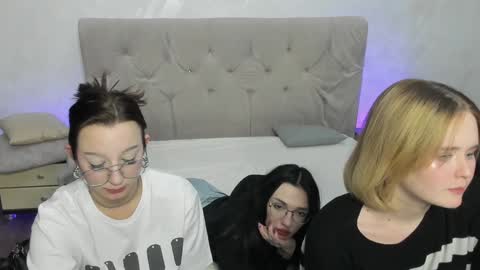 Snapshot of aataraxx chatting on January 24, 8:22 pm Fiona and Harry online show from January 24, 8:22 pm