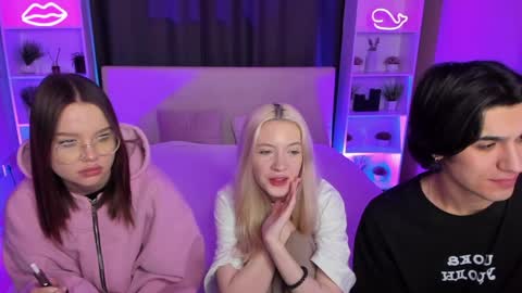 Snapshot of aataraxx chatting on January 25, 2:25 pm Fiona and Harry online show from January 25, 2:25 pm